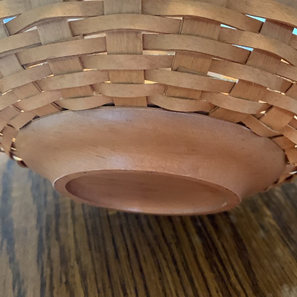 Longaberger 11" Bowl Basket with liner and lidded protector - Picture 6 of 16